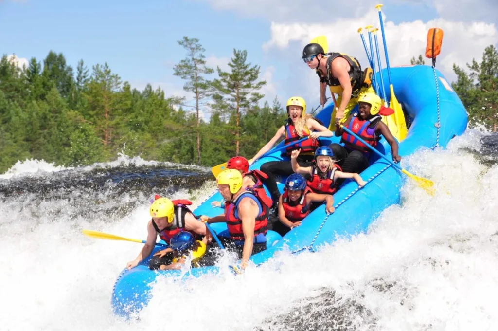 Rafting in Evje met een groep tijdens een zakelijke reis in Noorwegen